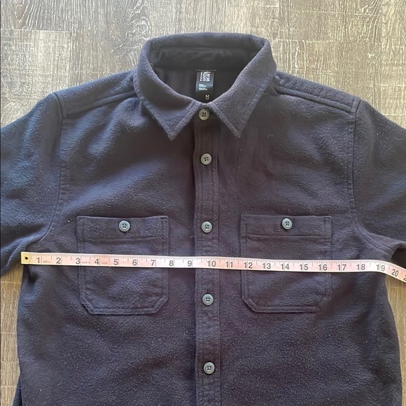 Mountain Hardware Black Button-Up Shirt/Over-shirt. Sz Medium. - Picture 3 of 9
